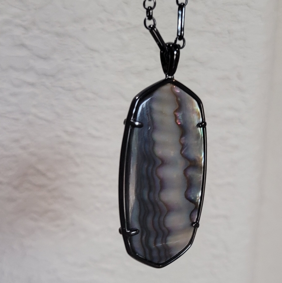 Kendra Scott Custom NUDE AAbalone Iridescent Long Reid Necklace In Gunmetal Wavy - Picture 2 of 11